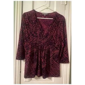 Daisy Fuentes V-Neck Patterned Top in Black and Fuchsia